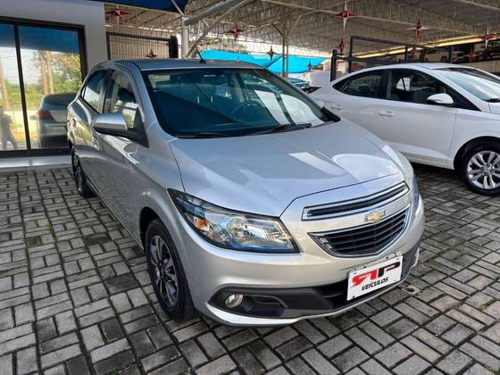 CHEVROLET ONIX 1.4 MPFI LTZ 8V FLEX 4P MANUAL CHEVROLET ONIX 1.4 MPFI LTZ 8V FLEX 4P MANUAL